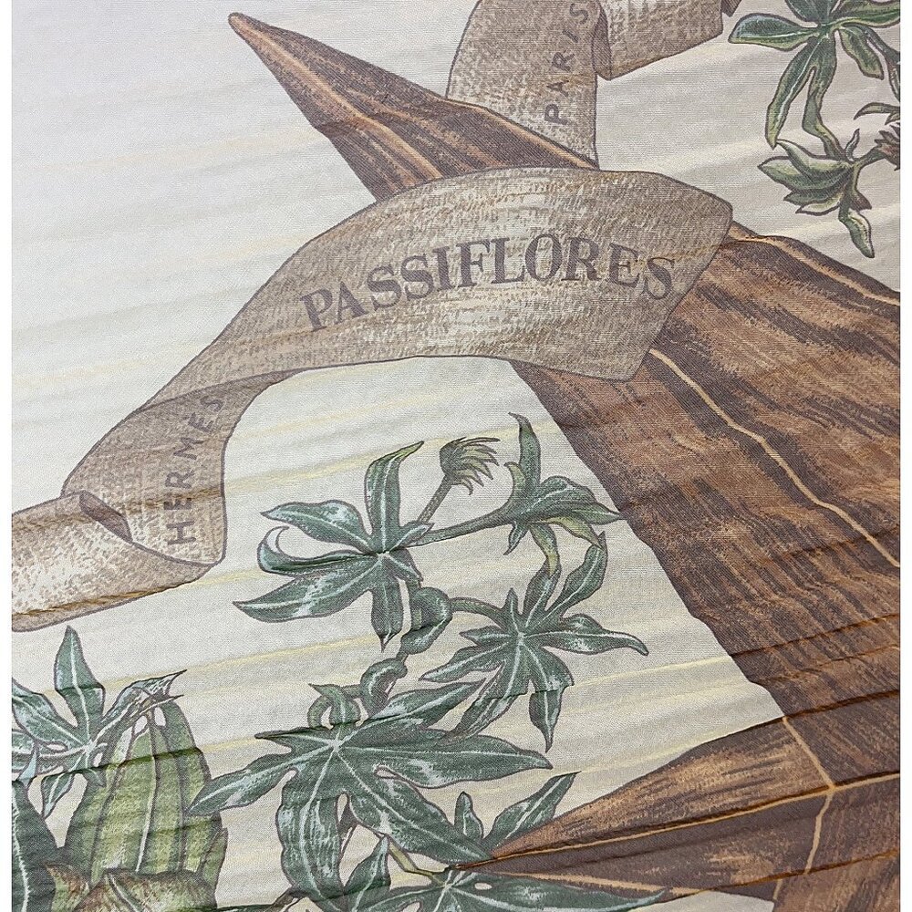 Hermès Passiflores Plissé Silk Chiffon Scarf 90cm w/ Box - Picture 3 of 10